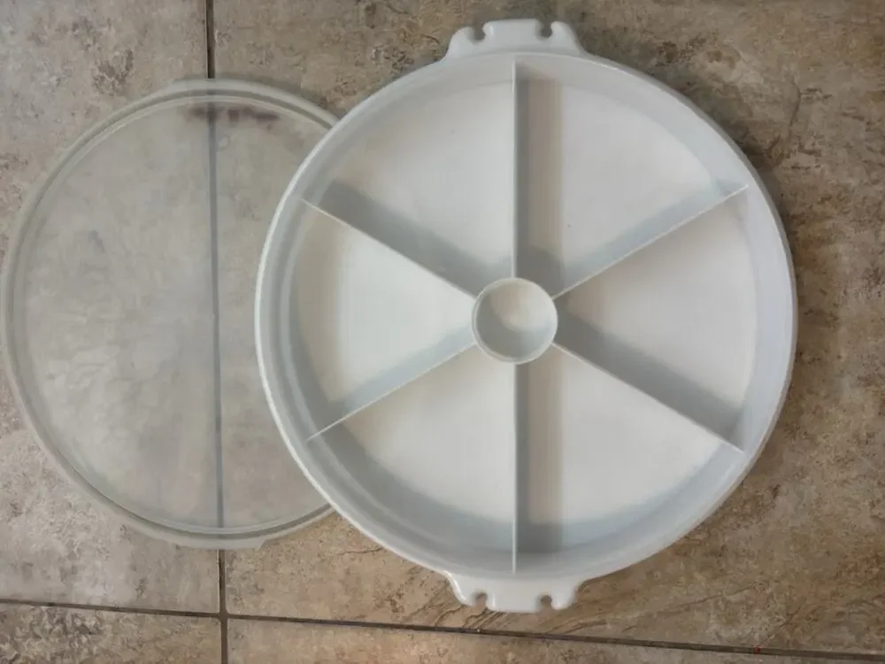 Tupperware Divided PARTY SUSAN Serving Vegetable Relish Tray w/Lid Vintage